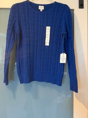 St. John’s Bay Blue Cable Knit Sweater, crew neck. Size XL